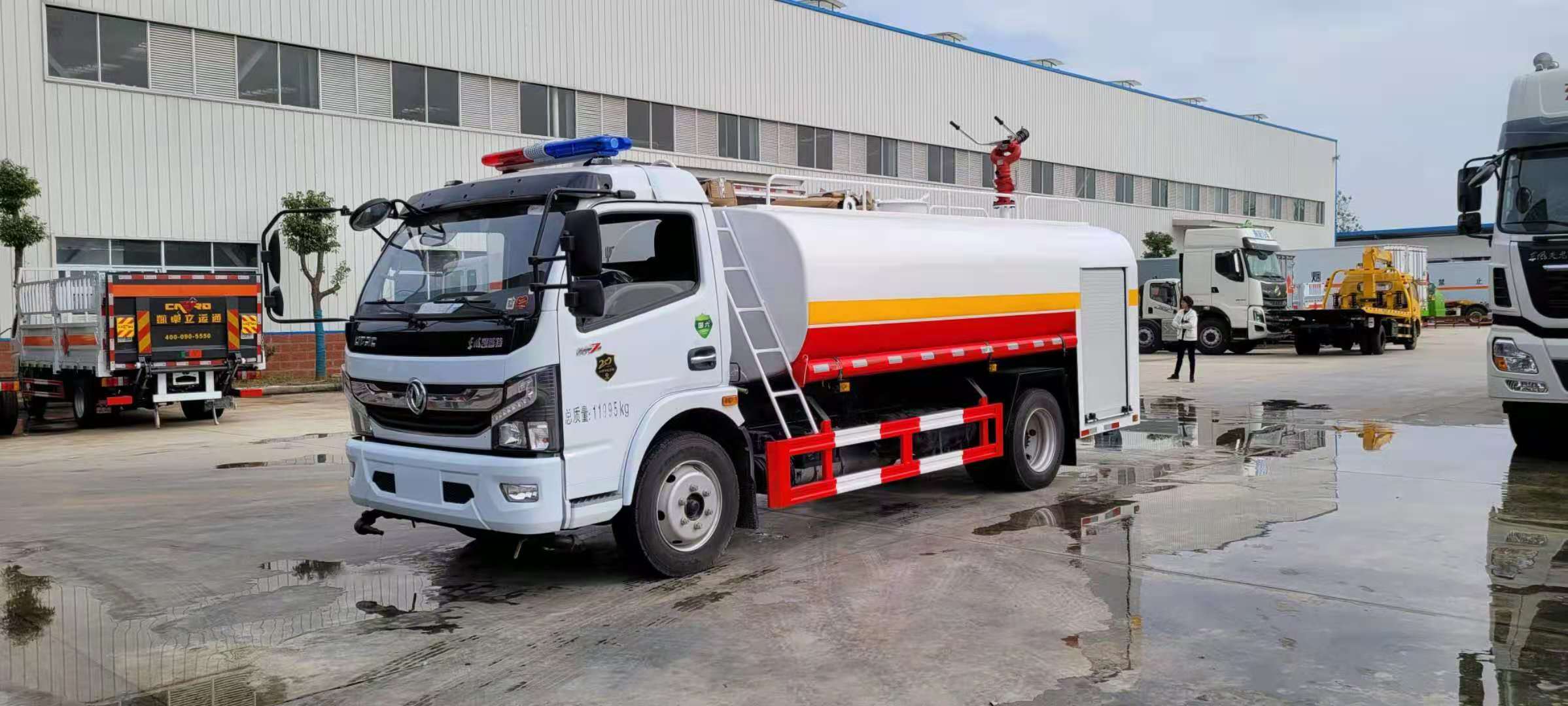 Camión cisterna de bomberos Dongfeng Dolica 8 toneladas