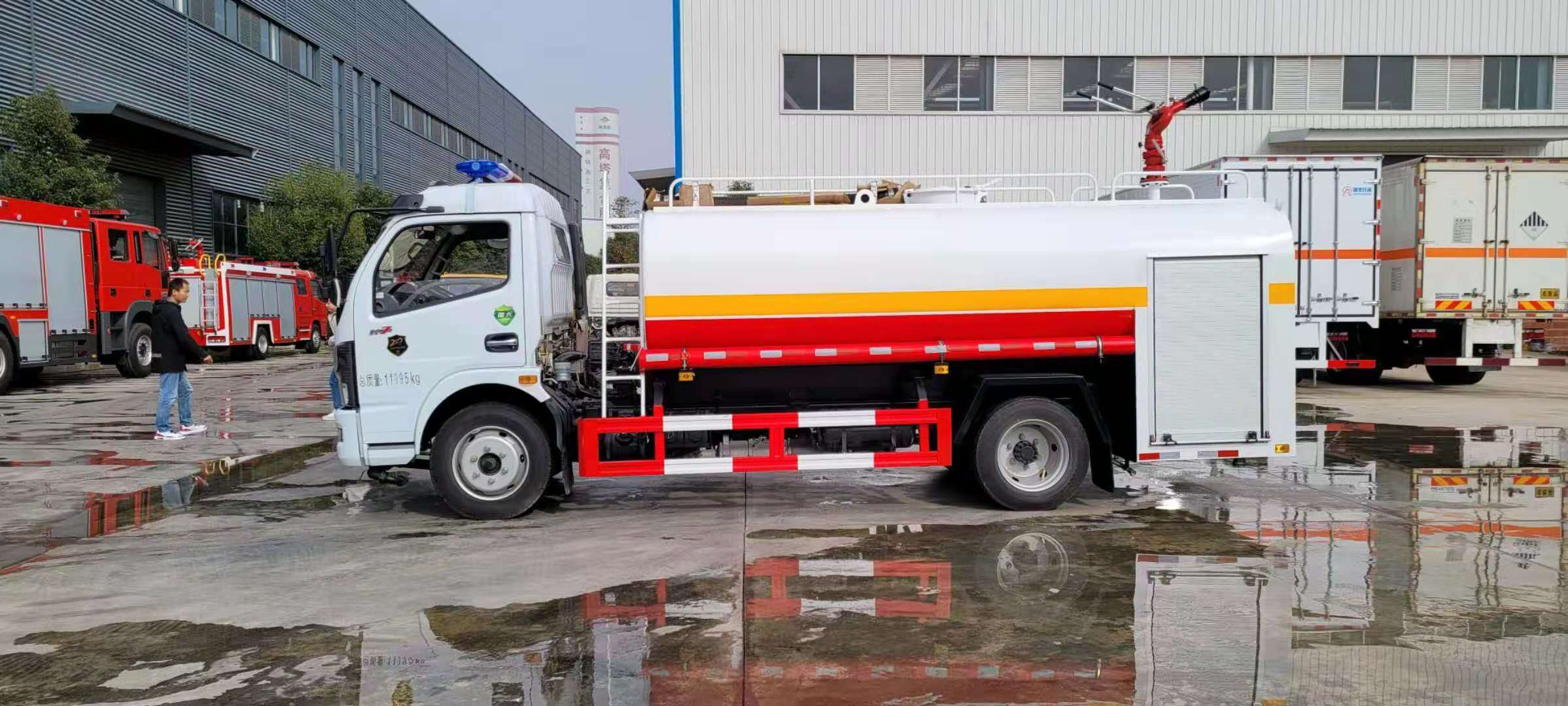 Camión cisterna de bomberos Dongfeng Dolica 8 toneladas