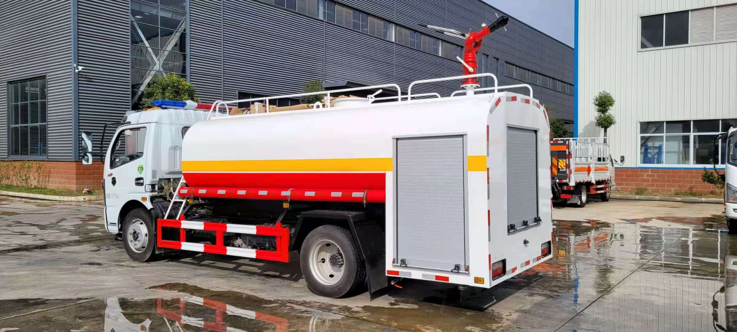 Camión cisterna de bomberos Dongfeng Dolica 8 toneladas