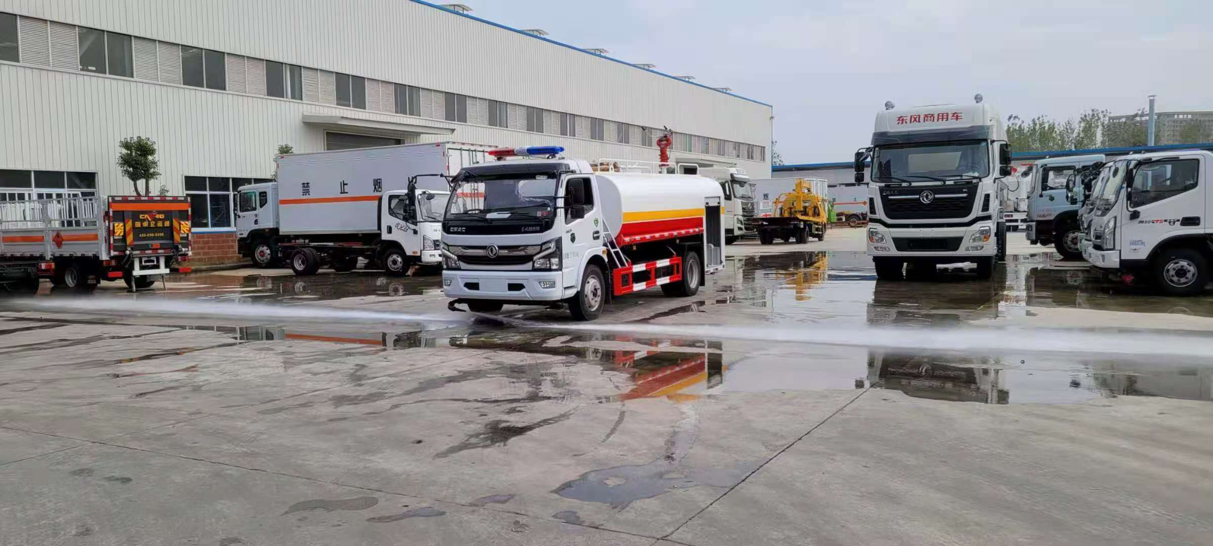 Camión cisterna de bomberos Dongfeng Dolica 8 toneladas