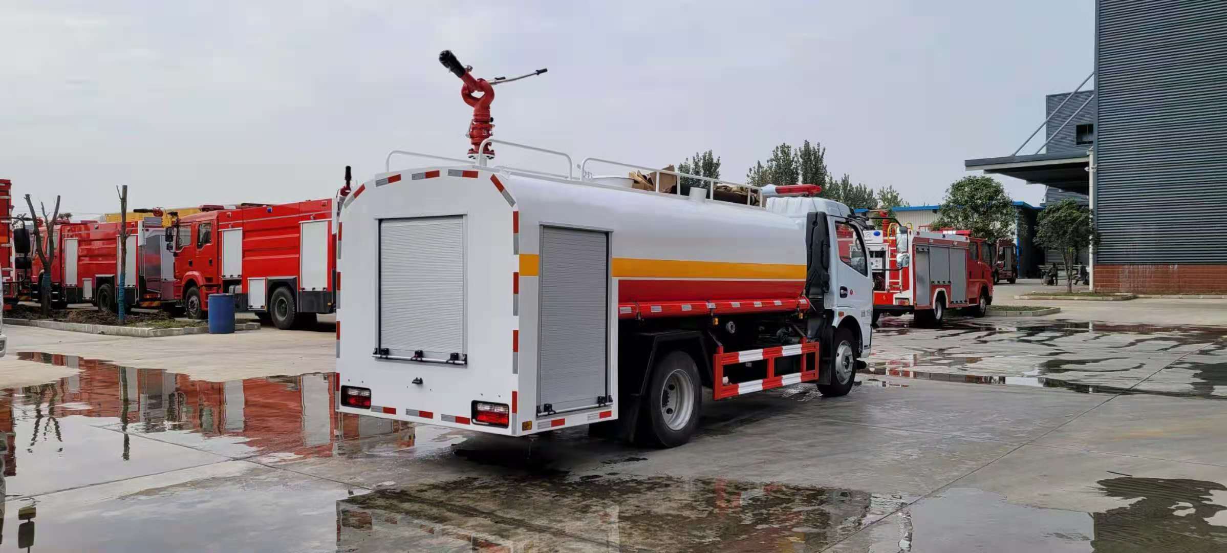 Camión cisterna de bomberos Dongfeng Dolica 8 toneladas