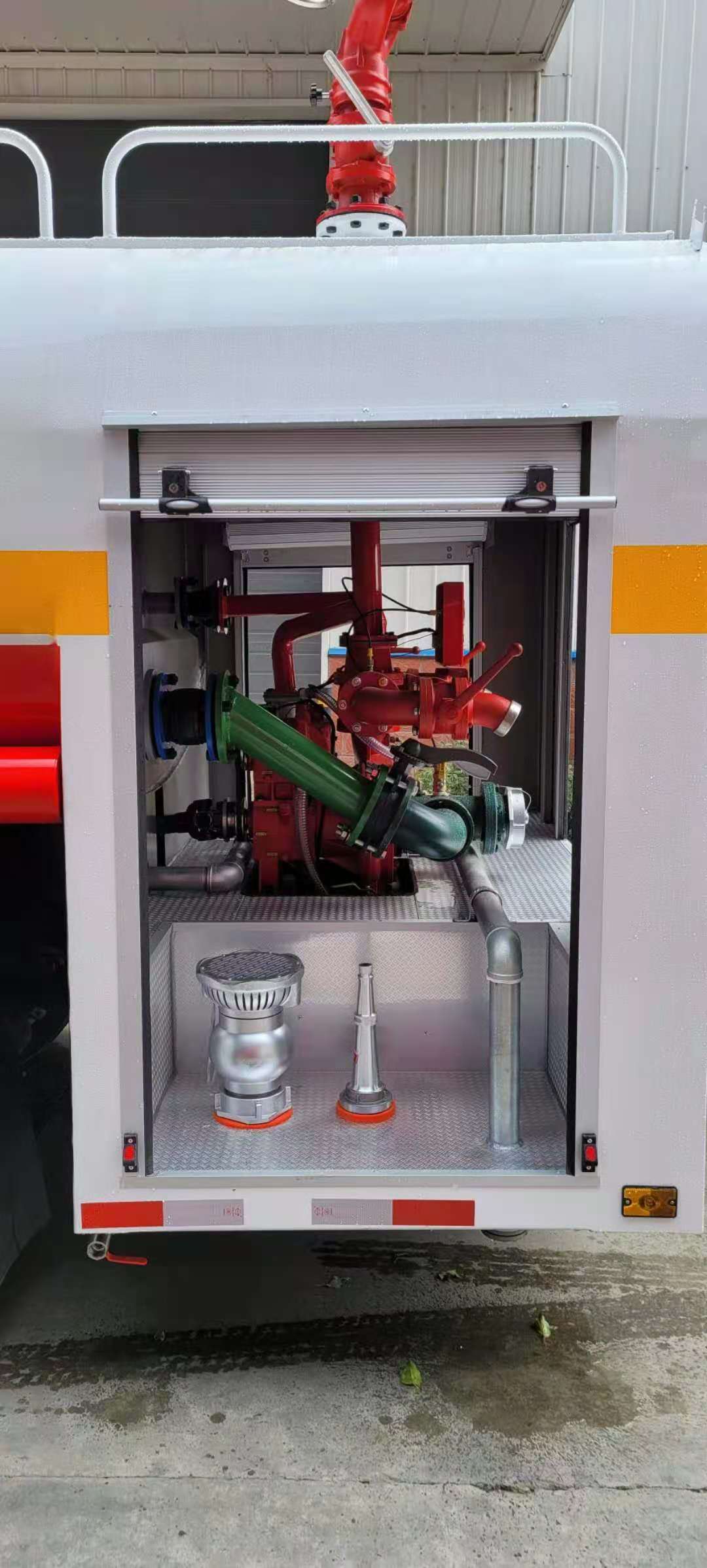 Camión cisterna de bomberos Dongfeng Dolica 8 toneladas