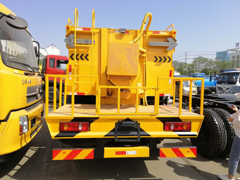 Vehículo de Limpieza a Presión de Tanque Corredizo de Tianjin Dongfeng 10 Tanques
