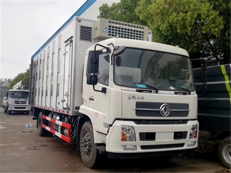 Vehículo de Transporte de Ganado Dongfeng Tianjin
