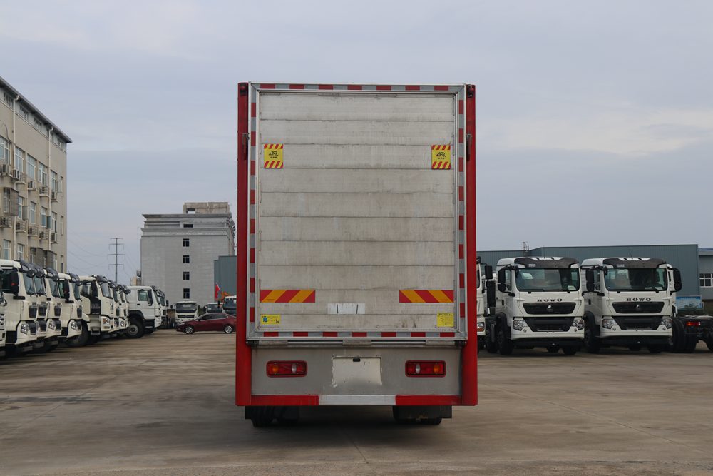 Vehículo de transporte de ganado de aleación de aluminio Dongfeng Tianjin