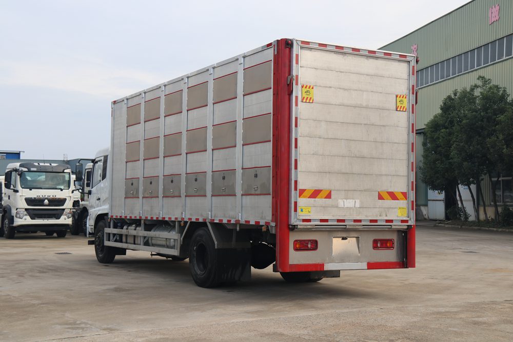 Vehículo de transporte de ganado de aleación de aluminio Dongfeng Tianjin