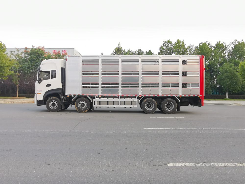 Vehículo de transporte de ganado de aleación de aluminio Dongfeng Tianlong
