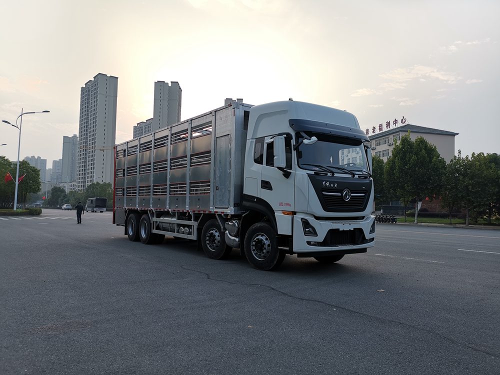 Vehículo de transporte de ganado de aleación de aluminio Dongfeng Tianlong