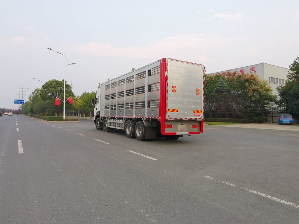 Vehículo de transporte de ganado de aleación de aluminio Dongfeng Tianlong