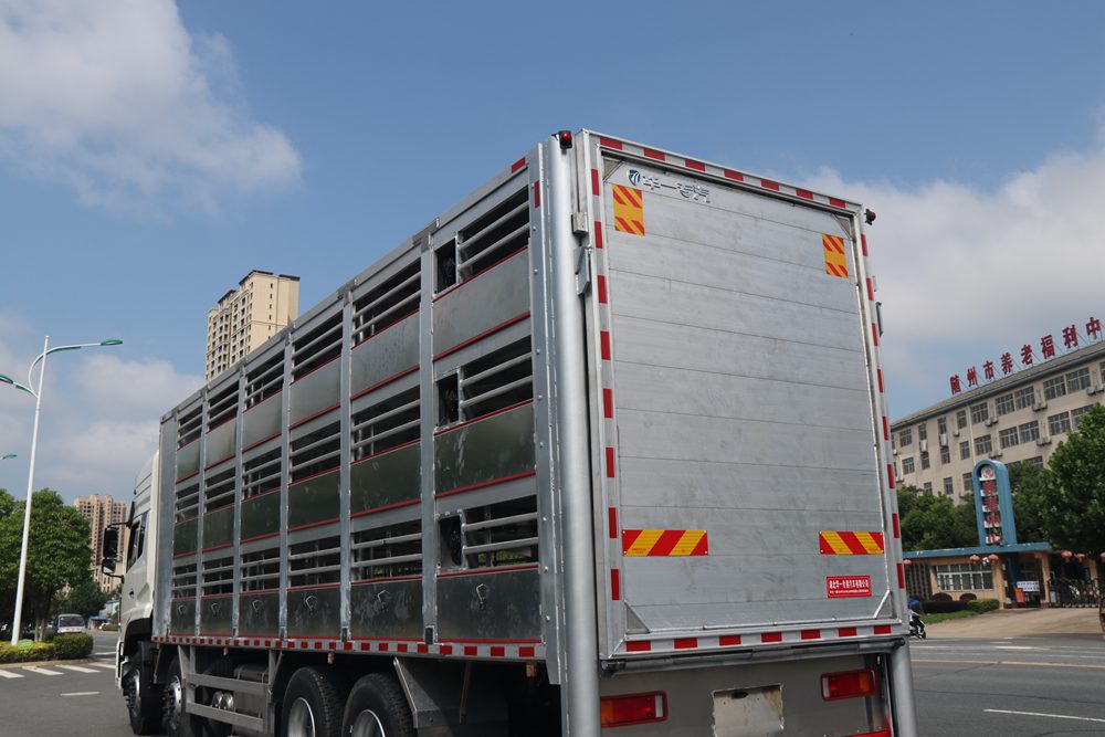 Vehículo de transporte de ganado Dongfeng Tianlong VL de quinta generación estándar doméstico de aleación de aluminio
