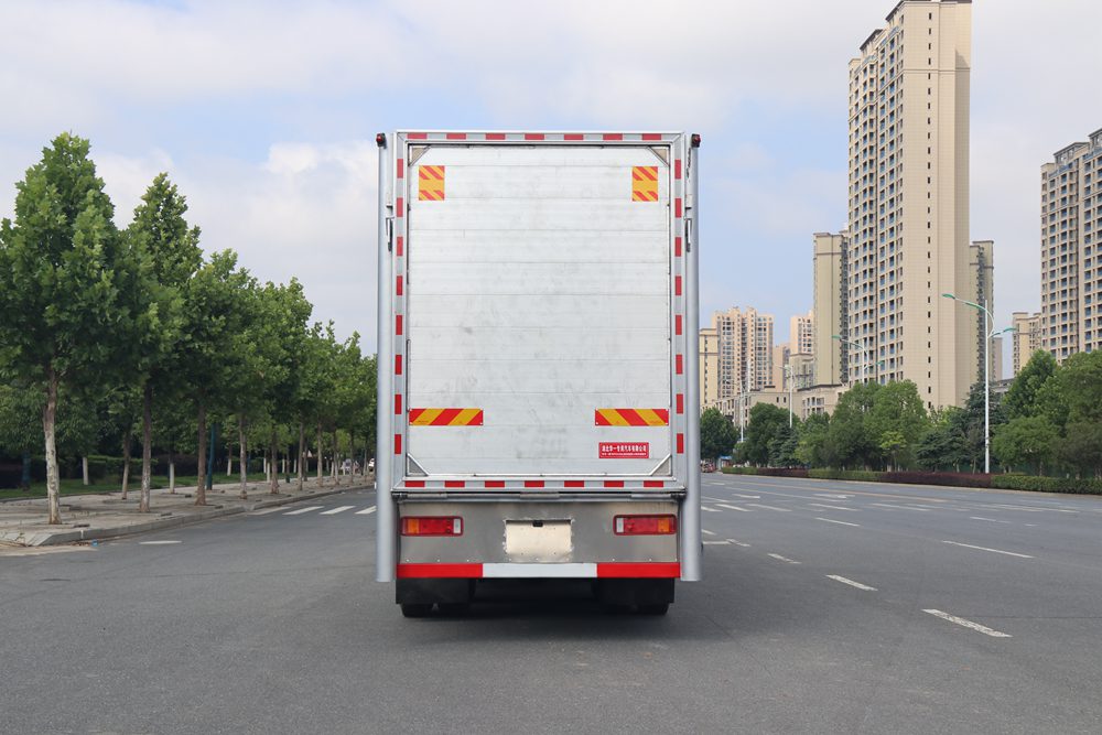 Vehículo de transporte de ganado Dongfeng Tianlong VL de quinta generación estándar doméstico de aleación de aluminio