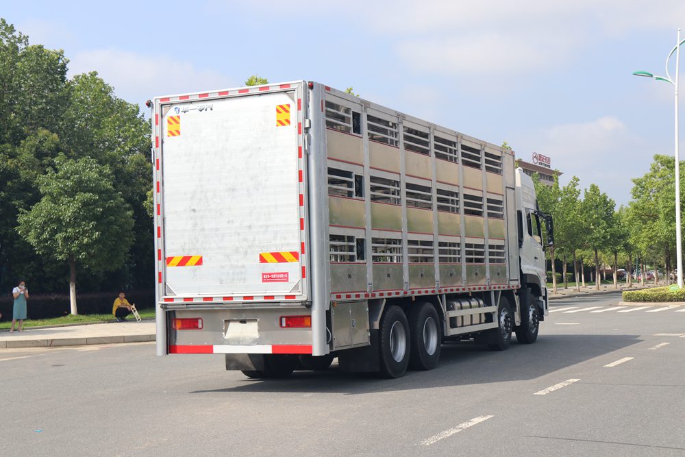 Vehículo de transporte de ganado Dongfeng Tianlong VL de quinta generación estándar doméstico de aleación de aluminio