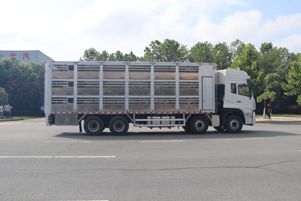 Vehículo de transporte de ganado Dongfeng Tianlong VL de quinta generación estándar doméstico de aleación de aluminio