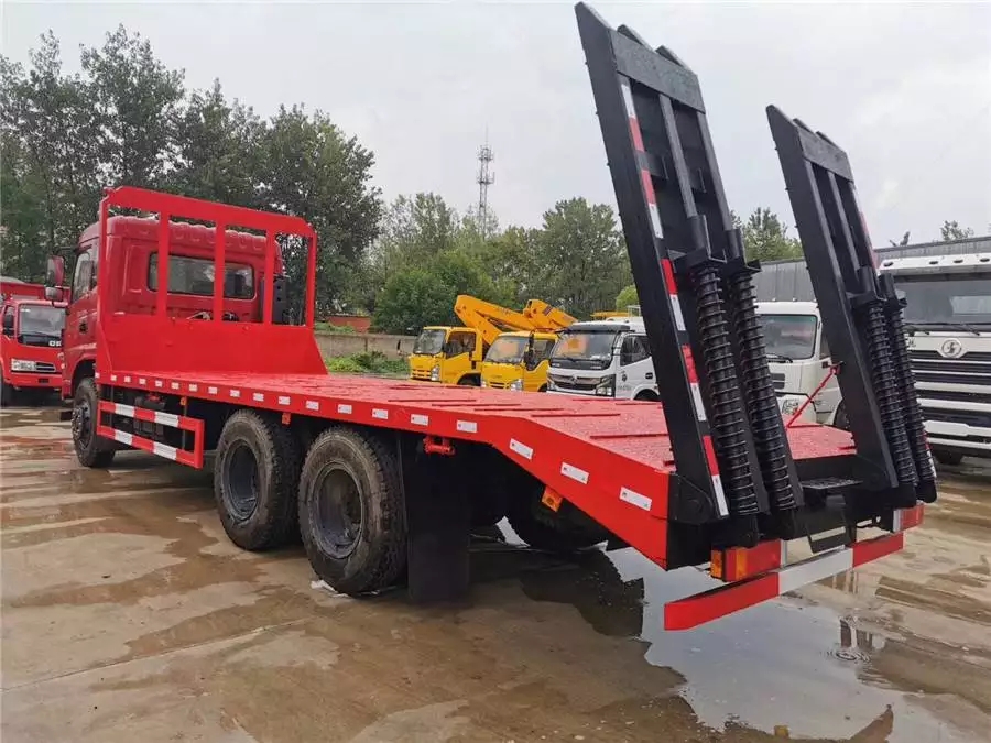Camión de plataforma de puente trasero Dongfeng