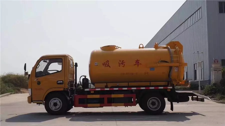 Camión de succión de aguas residuales Dongfeng Dolica de 3 ruedas con chasis azul