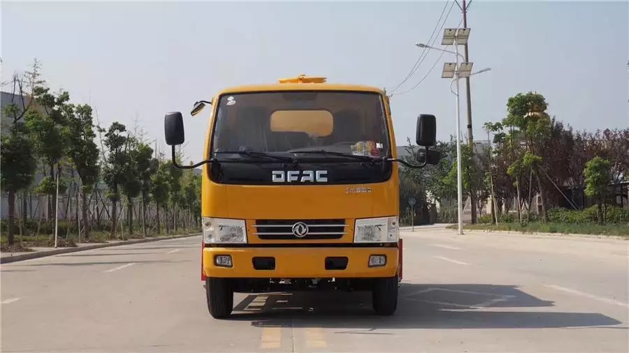 Camión de succión de aguas residuales Dongfeng Dolica de 3 ruedas con chasis azul