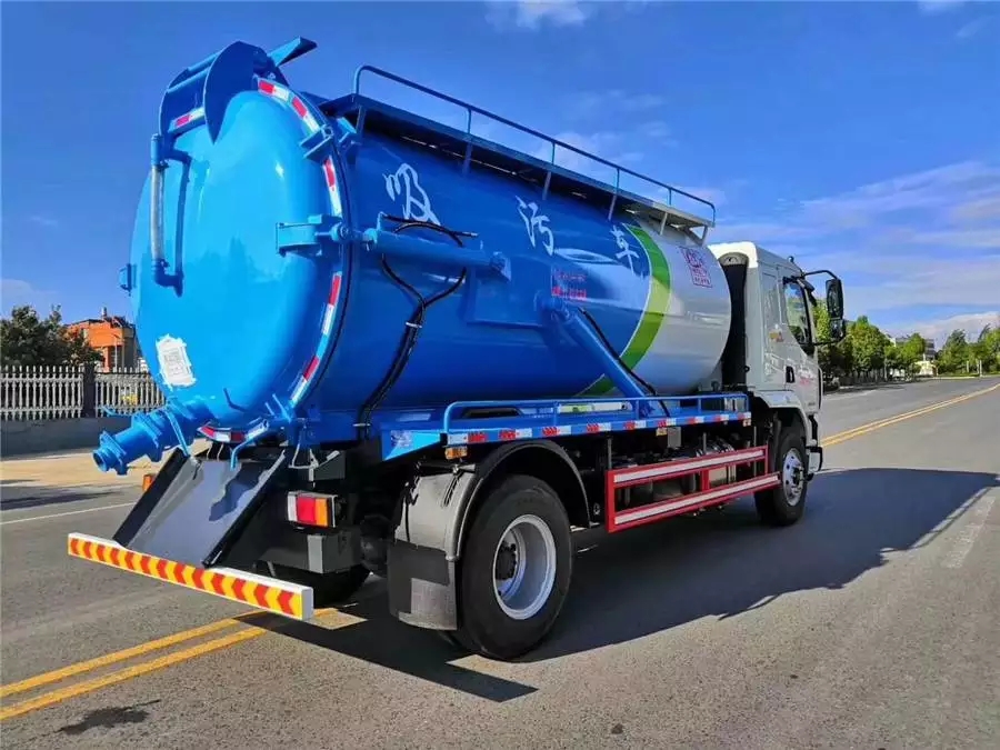 Camión de succión de aguas residuales Dongfeng Li Auto 12 toneladas