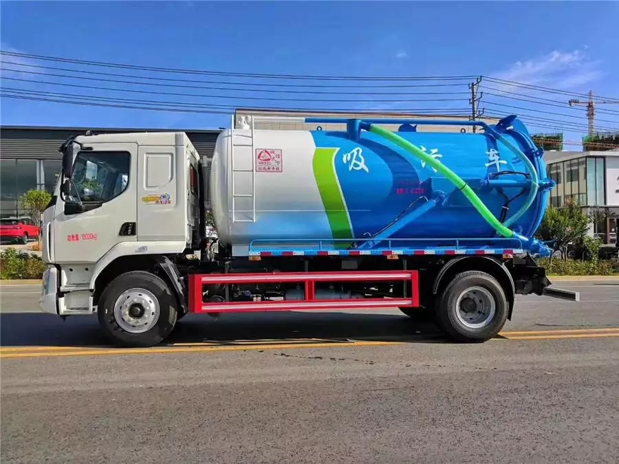 Camión de succión de aguas residuales Dongfeng Li Auto 12 toneladas