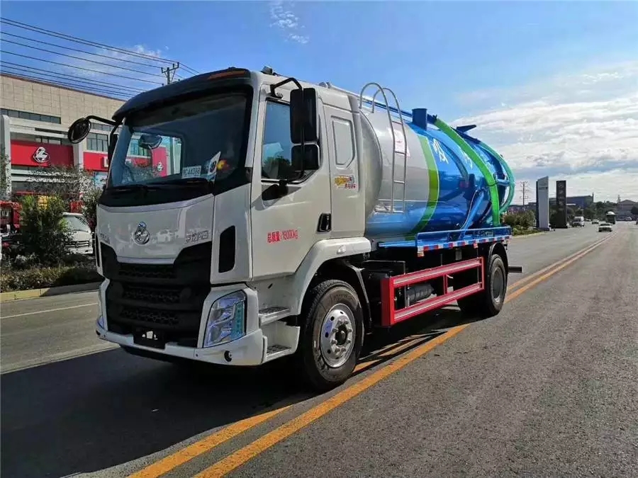 Camión de succión de aguas residuales Dongfeng Li Auto 12 toneladas