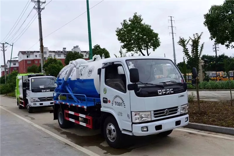 Camión de succión de aguas residuales Dongfeng Dolica 5 toneladas