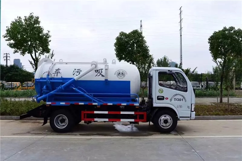 Camión de succión de aguas residuales Dongfeng Dolica 5 toneladas