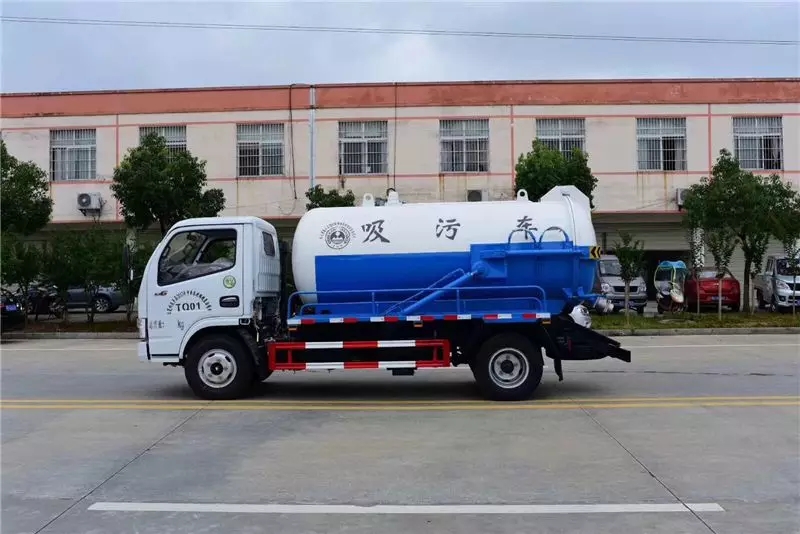 Camión de succión de aguas residuales Dongfeng Dolica 5 toneladas