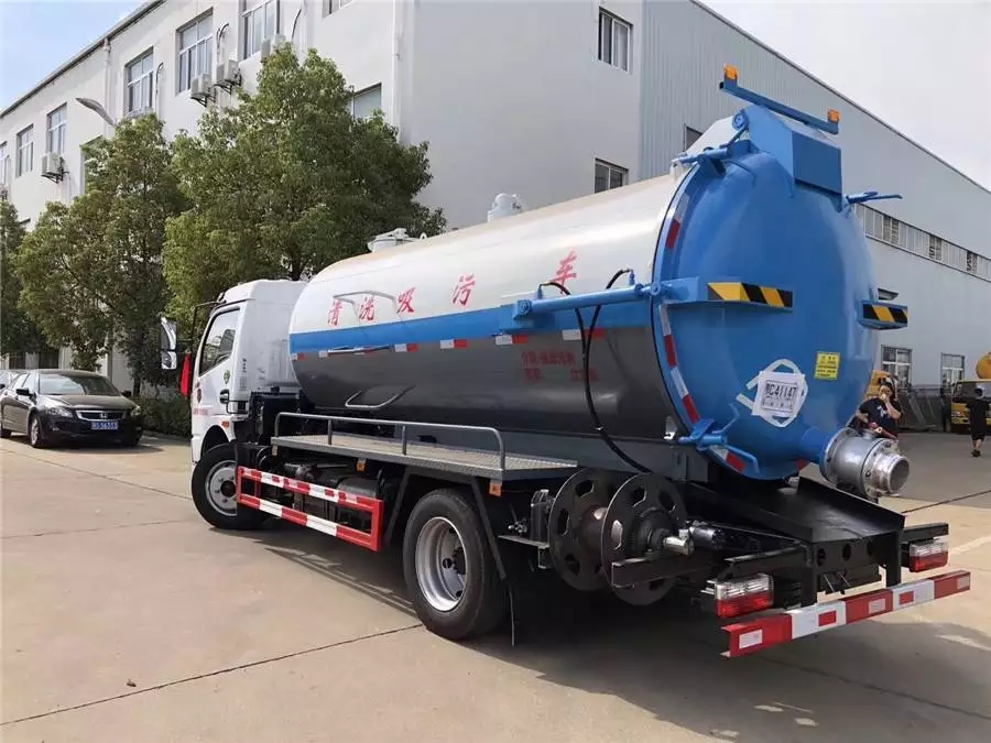 Vehículo Dongfeng de tanque integrado de 8 toneladas para limpieza y succión de aguas residuales
