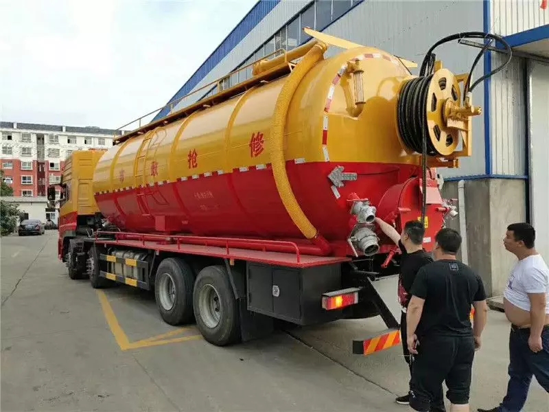 Dongfeng Tianlong delantero-cuatro trasero-ocho 28-ton camión de limpieza y succión de aguas residuales conjunto de dos vehículos