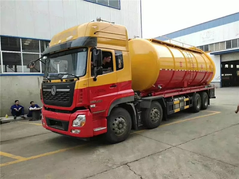Dongfeng Tianlong delantero-cuatro trasero-ocho 28-ton camión de limpieza y succión de aguas residuales conjunto de dos vehículos