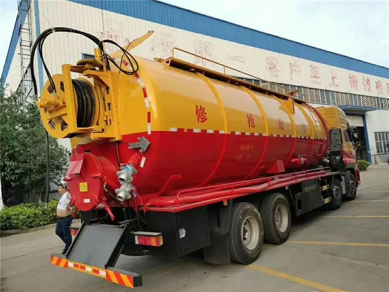 Dongfeng Tianlong delantero-cuatro trasero-ocho 28-ton camión de limpieza y succión de aguas residuales conjunto de dos vehículos