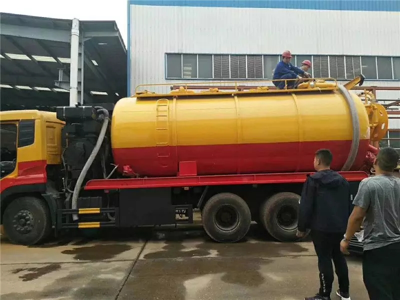 Dongfeng Tianlong delantero-cuatro trasero-ocho 28-ton camión de limpieza y succión de aguas residuales conjunto de dos vehículos