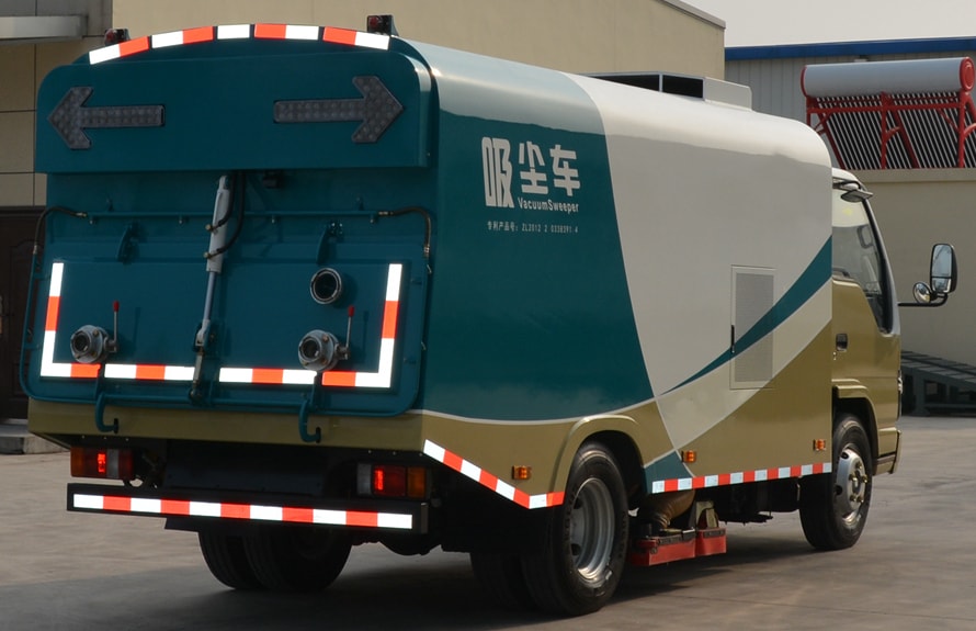 Camión limpiador de succión Isuzu de 5 toneladas dual uso seco y húmedo