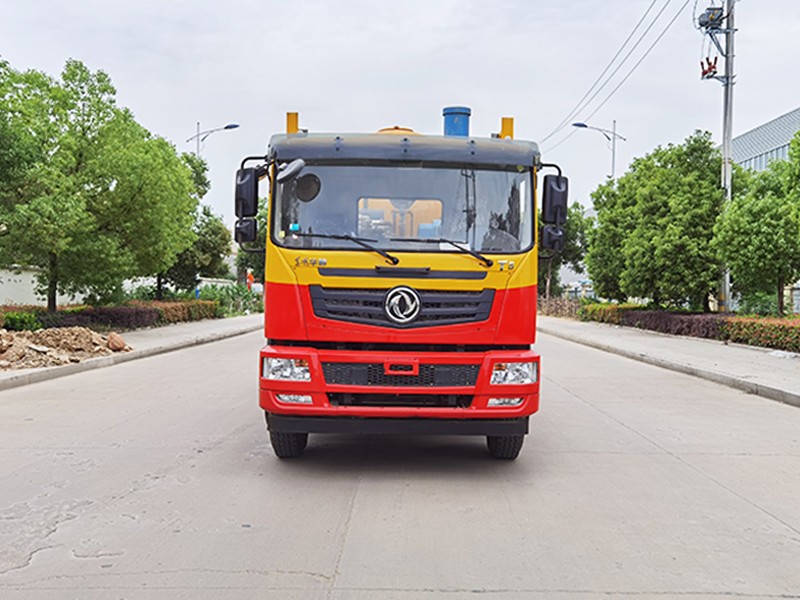 Vehículo de limpieza y recogida de polvo Dongfeng T5 de ocho ruedas traseras