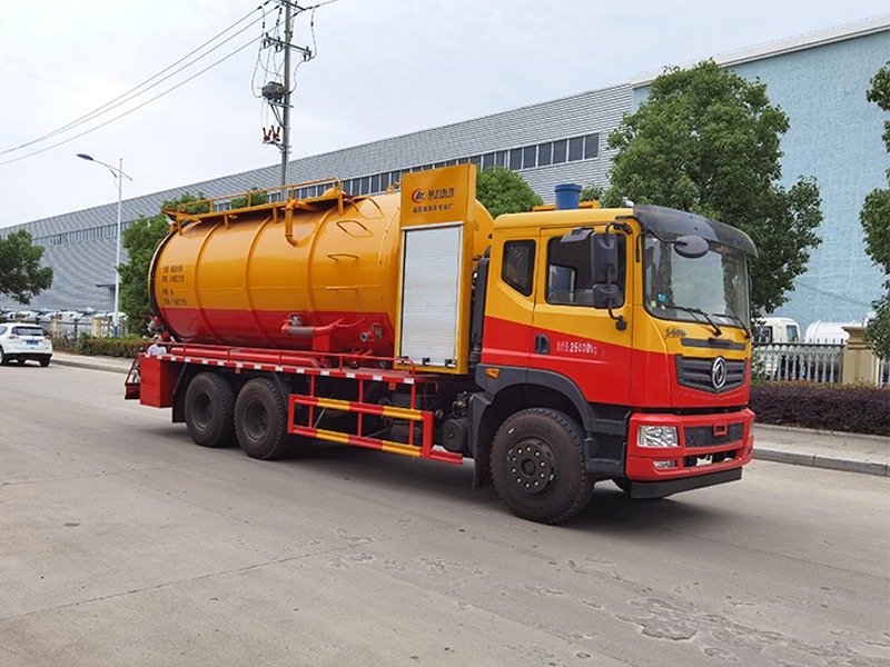 Vehículo de limpieza y recogida de polvo Dongfeng T5 de ocho ruedas traseras