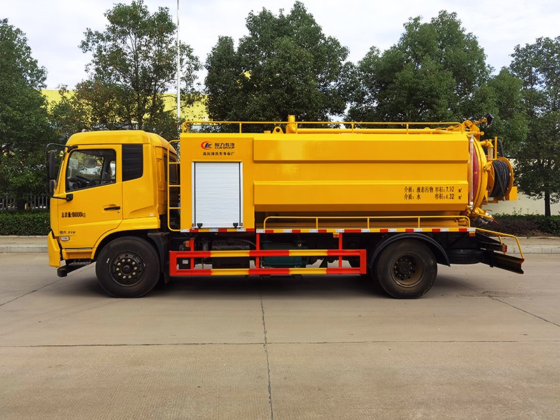 Vehículo de absorción de aguas residuales de forma cuadrada del Dongfeng Tianjin