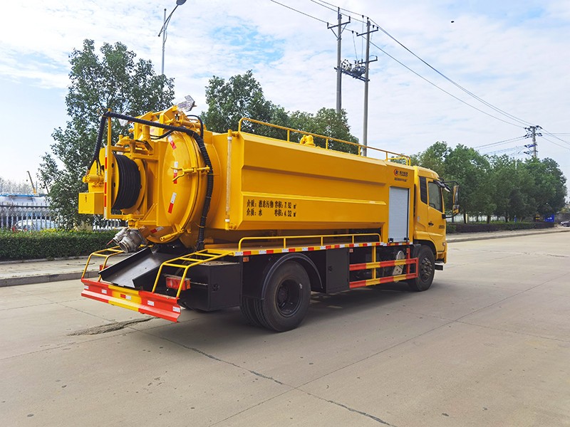 Vehículo de absorción de aguas residuales de forma cuadrada del Dongfeng Tianjin