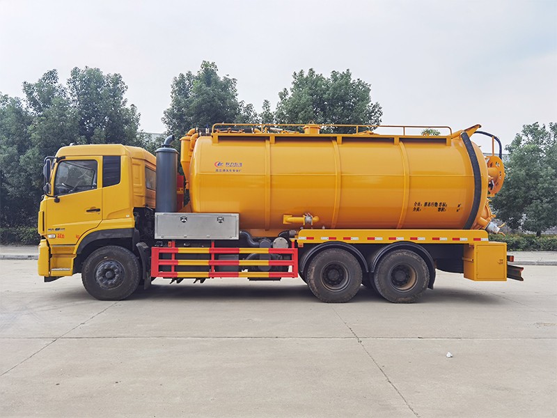 Vehículo de succión de aguas residuales trasero de ocho ruedas del Dongfeng Tianlong