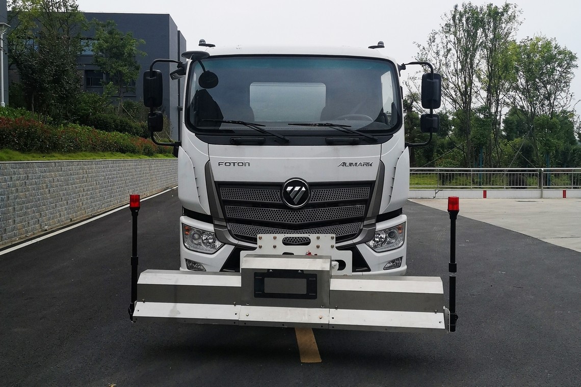 Vehículo de limpieza de carreteras eléctrica Futian Omax
