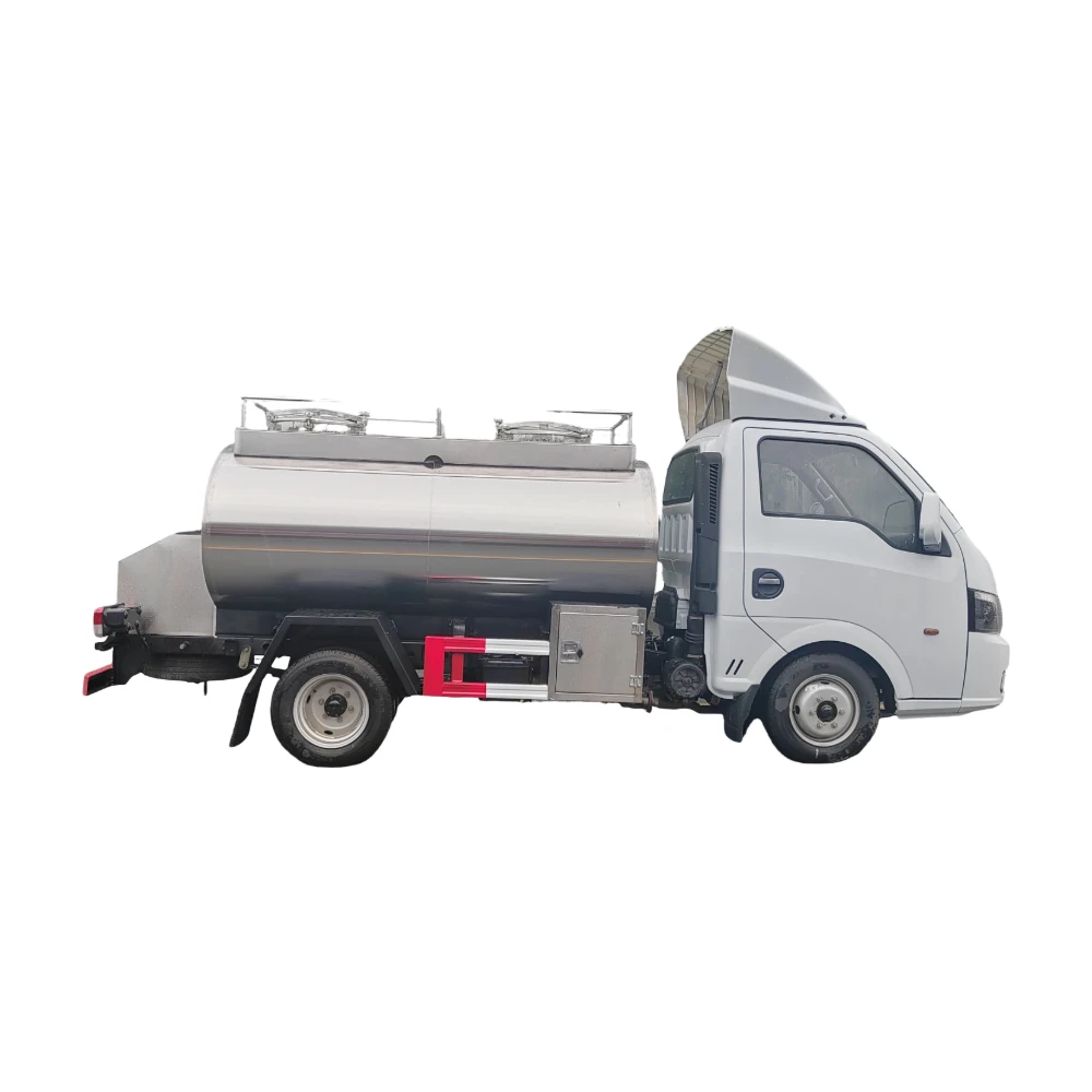 Camión de leche Dongfeng 4x2 Pequeño 3000 Litros Acero Inoxidable Camión de leche Manual de transmisión Camión de leche fresco de transporte