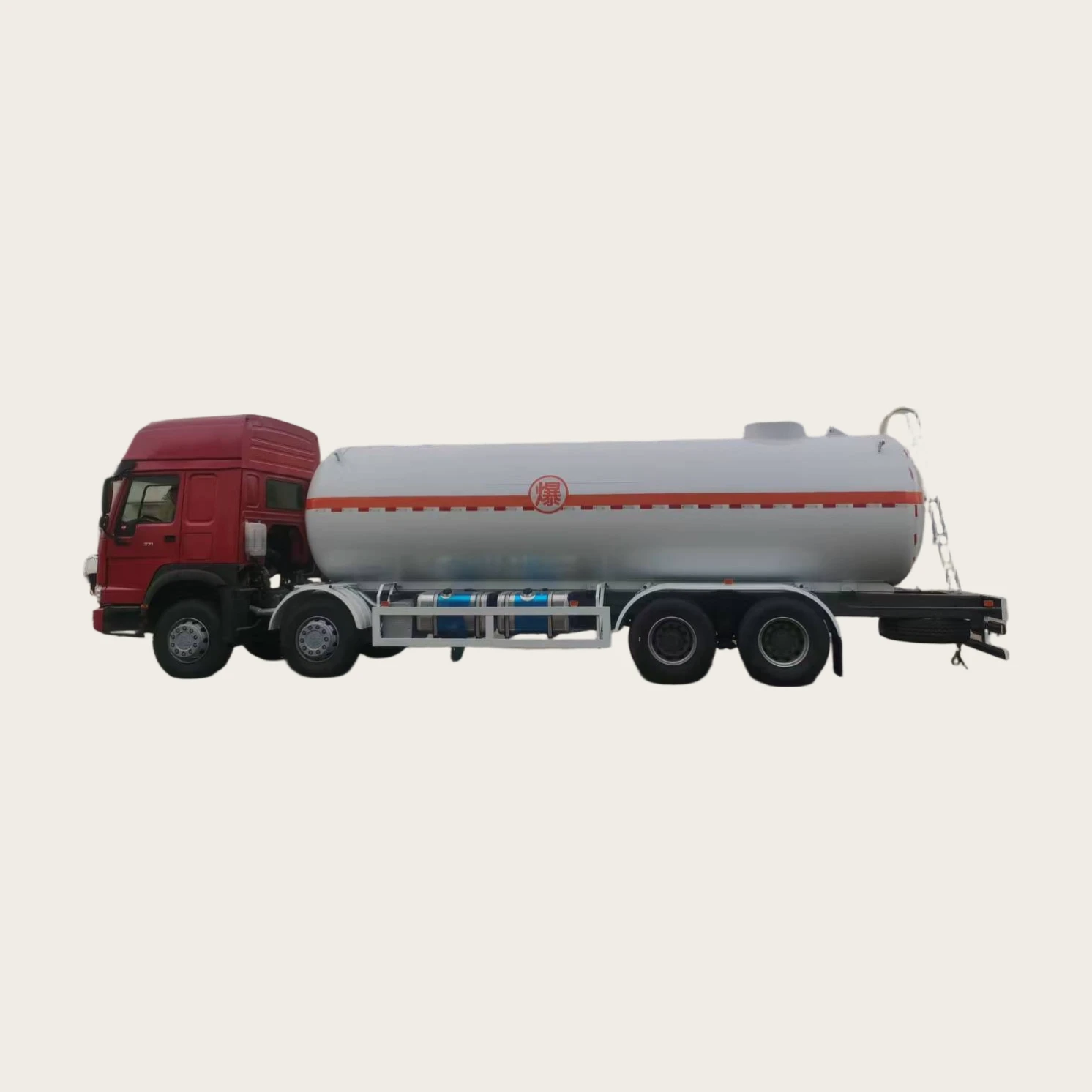 Ventas directas de fábrica china - Haowo Nuevo tanque cisterna diésel Euroestándar de 8x4 con una capacidad de 37.5 metros cúbicos