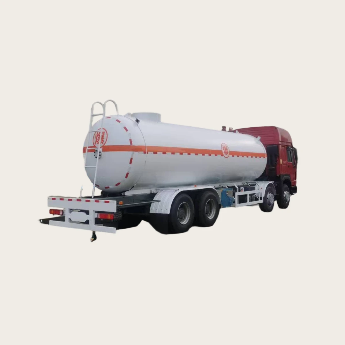 Ventas directas de fábrica china - Haowo Nuevo tanque cisterna diésel Euroestándar de 8x4 con una capacidad de 37.5 metros cúbicos
