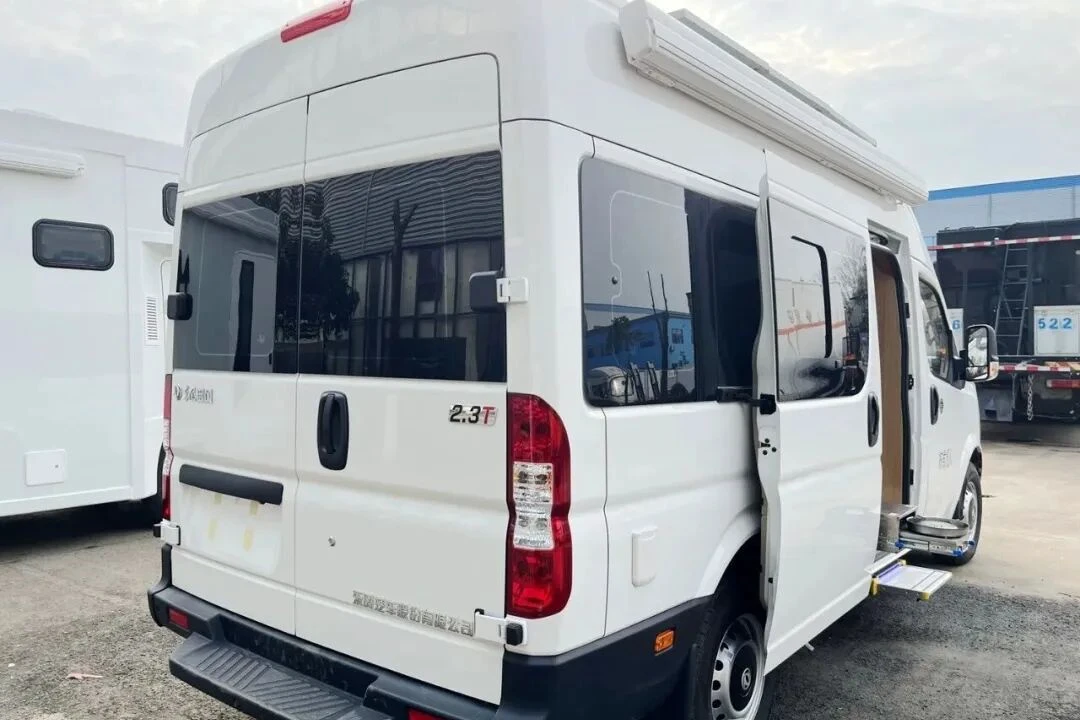 Venta directa de vehículos recreativos de gran longitud y techo alto Dongfeng Yu Feng