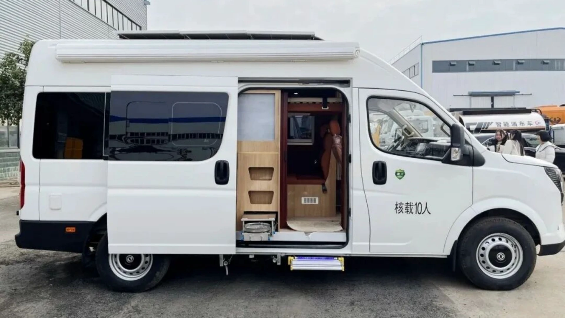 Venta directa de vehículos recreativos de gran longitud y techo alto Dongfeng Yu Feng