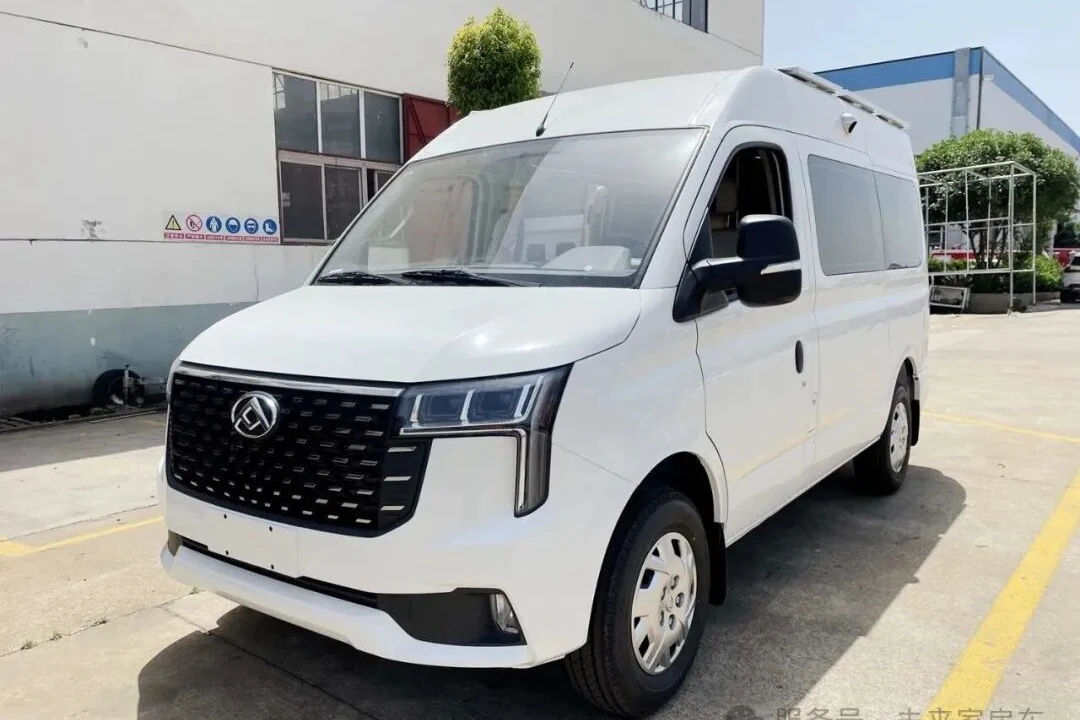 Caravana de camping de techo medio de SAIC Maxus V80 de eje corto