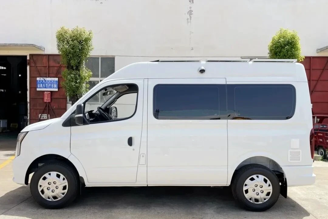 Caravana de camping de techo medio de SAIC Maxus V80 de eje corto