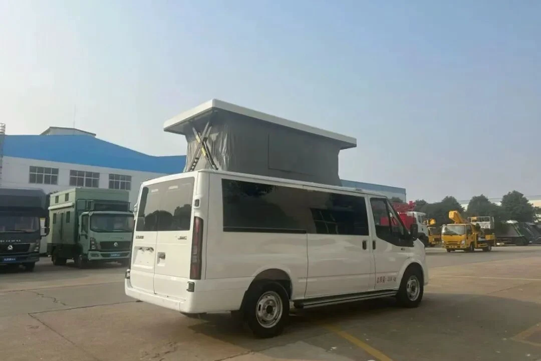 Caravana de tipo de venta de techo ultra-bajo de eje central de Jiangling Fushun [con elevador de techo rígido]