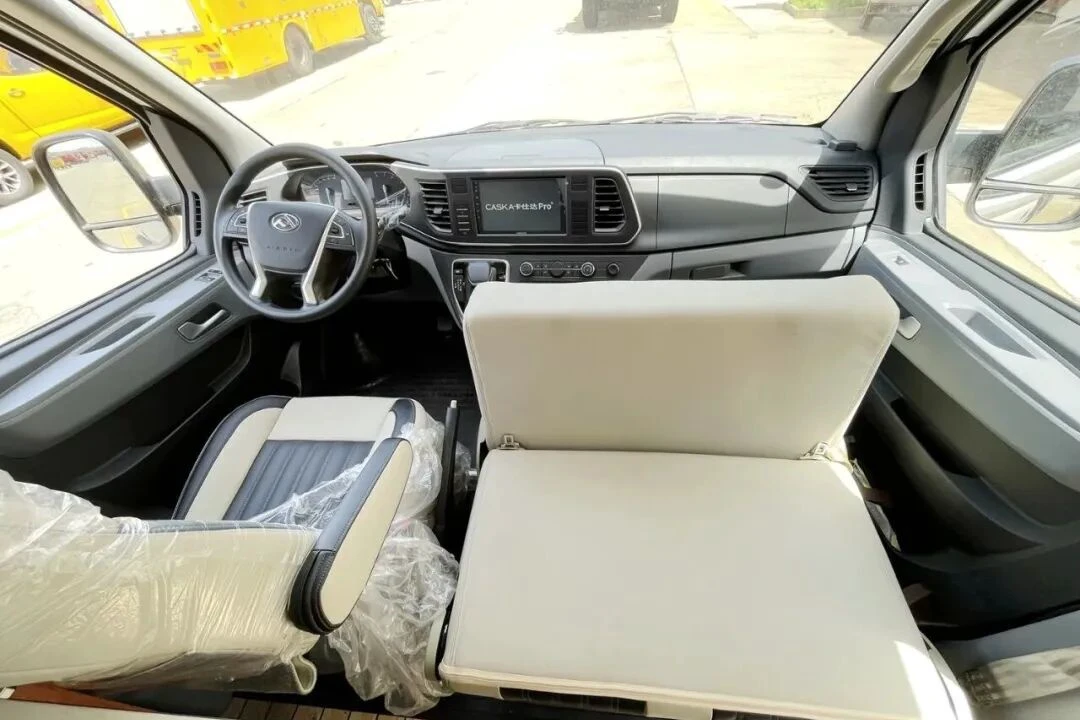 Caravana de camping de techo medio de SAIC Maxus V80 de eje corto