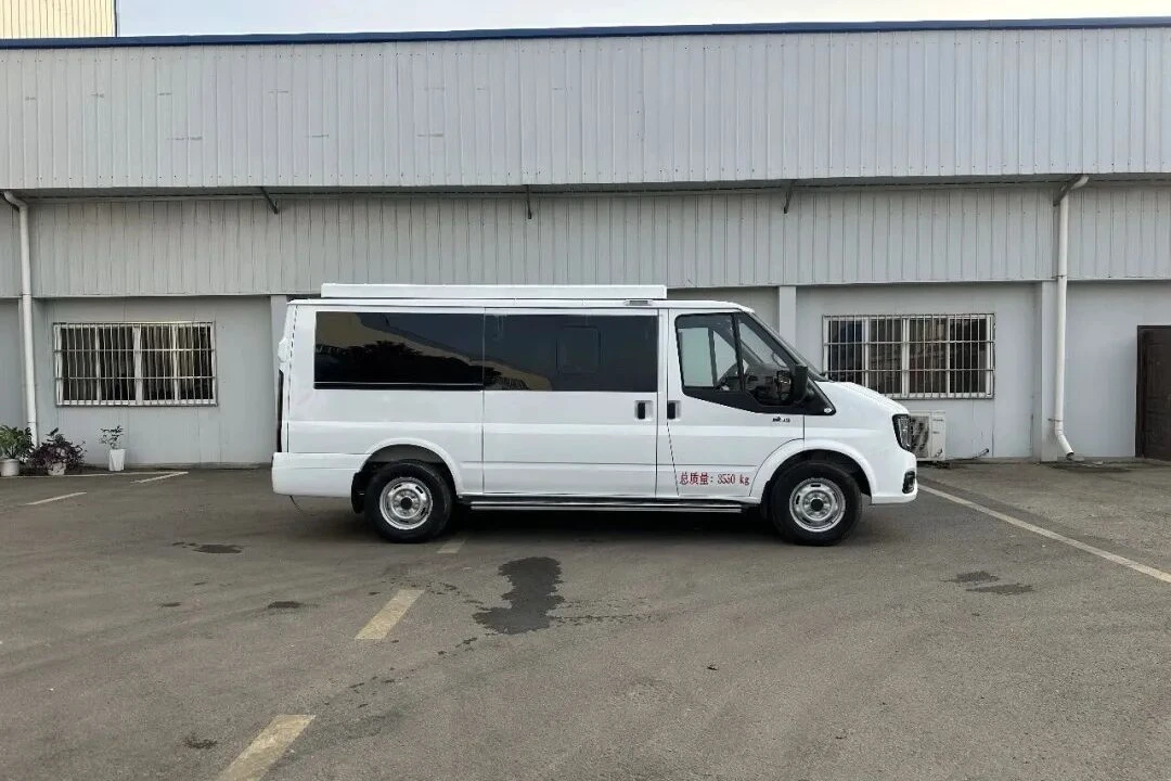 Caravana de tipo de venta de techo ultra-bajo de eje central de Jiangling Fushun [con elevador de techo rígido]
