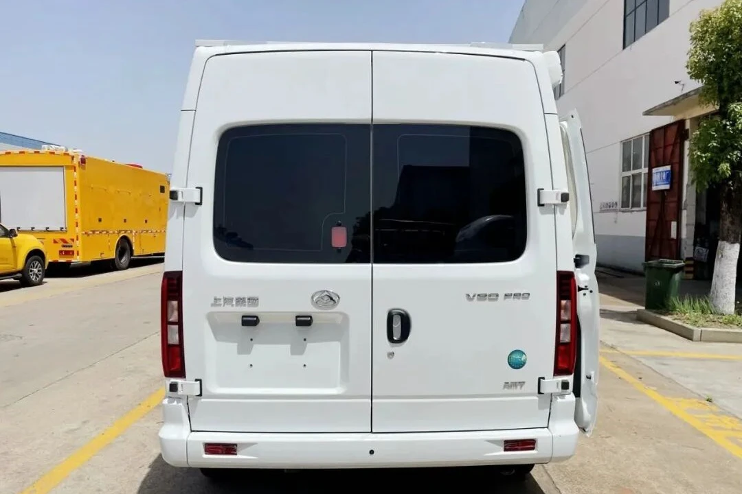 Caravana de camping de techo medio de SAIC Maxus V80 de eje corto