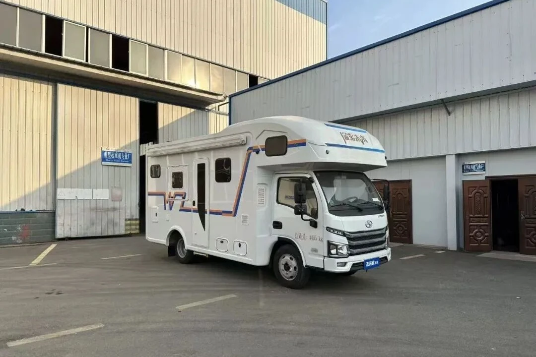 SAIC Yujian S100 Caravana de Venta Móvil [Entrada Central]